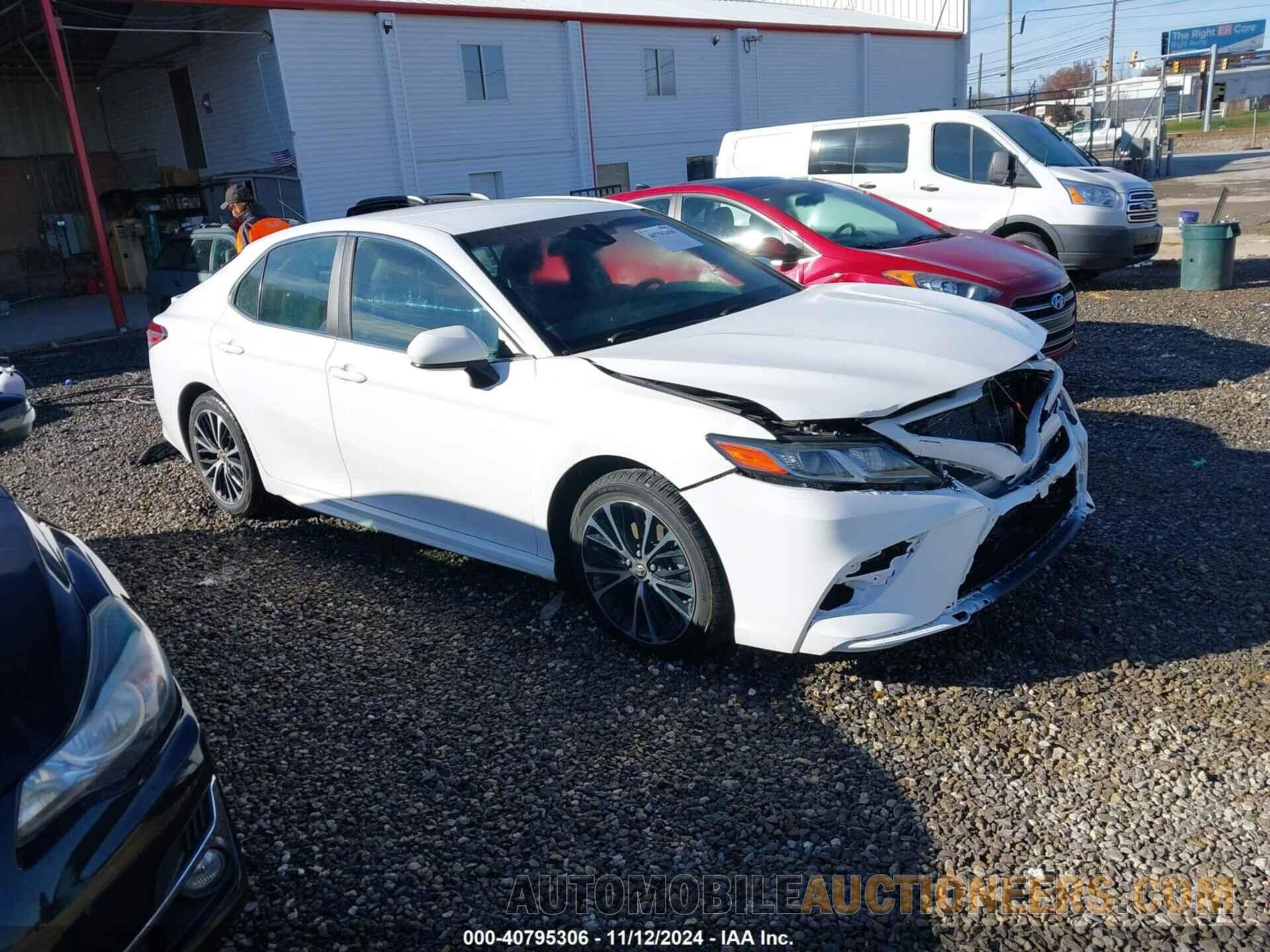 4T1B11HKXJU054686 TOYOTA CAMRY 2018