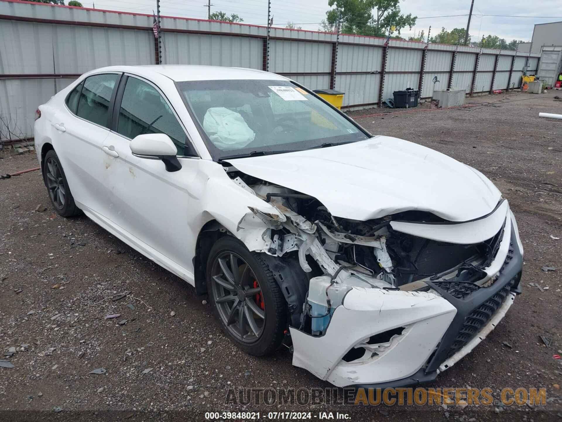 4T1B11HKXJU054980 TOYOTA CAMRY 2018