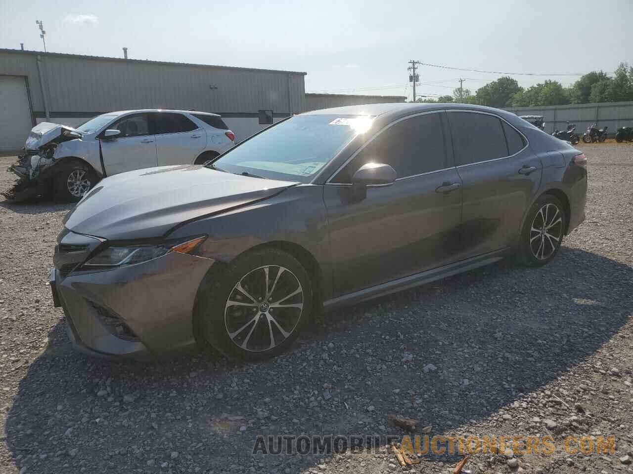 4T1B11HKXJU059256 TOYOTA CAMRY 2018