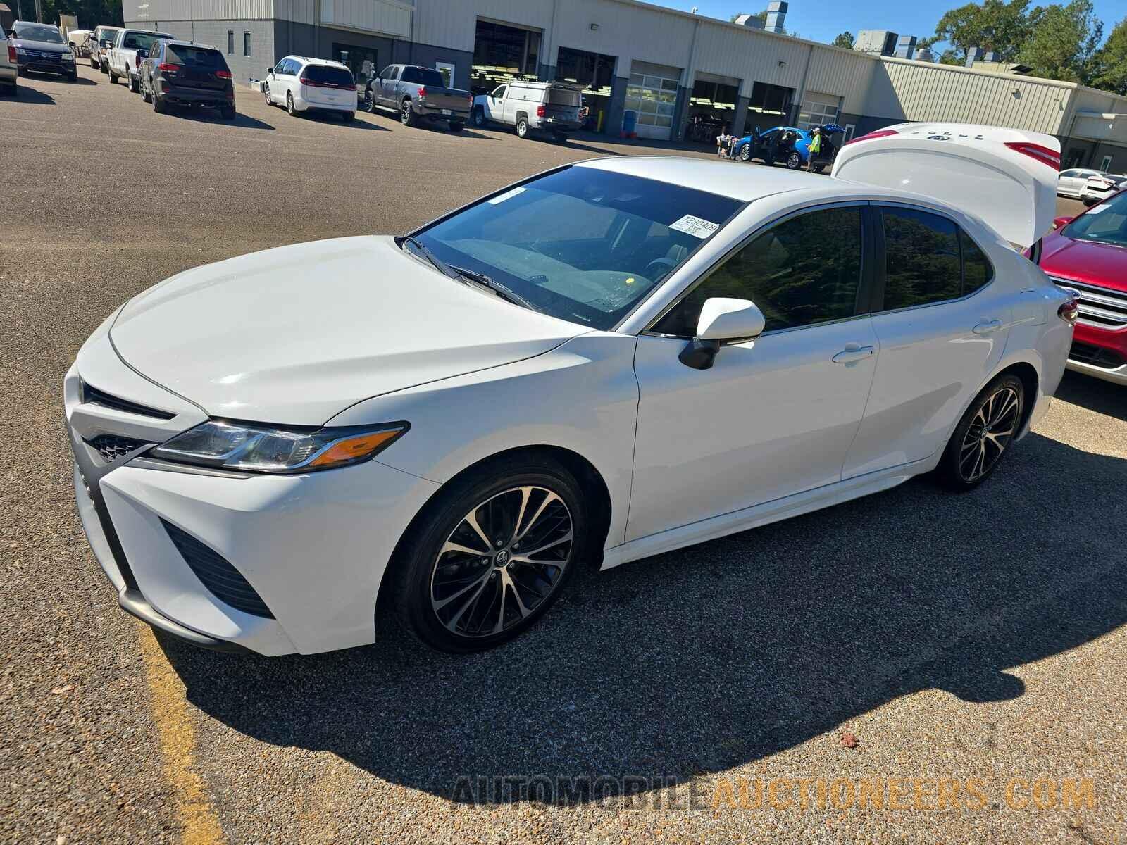 4T1B11HKXJU060990 Toyota Camry 2018