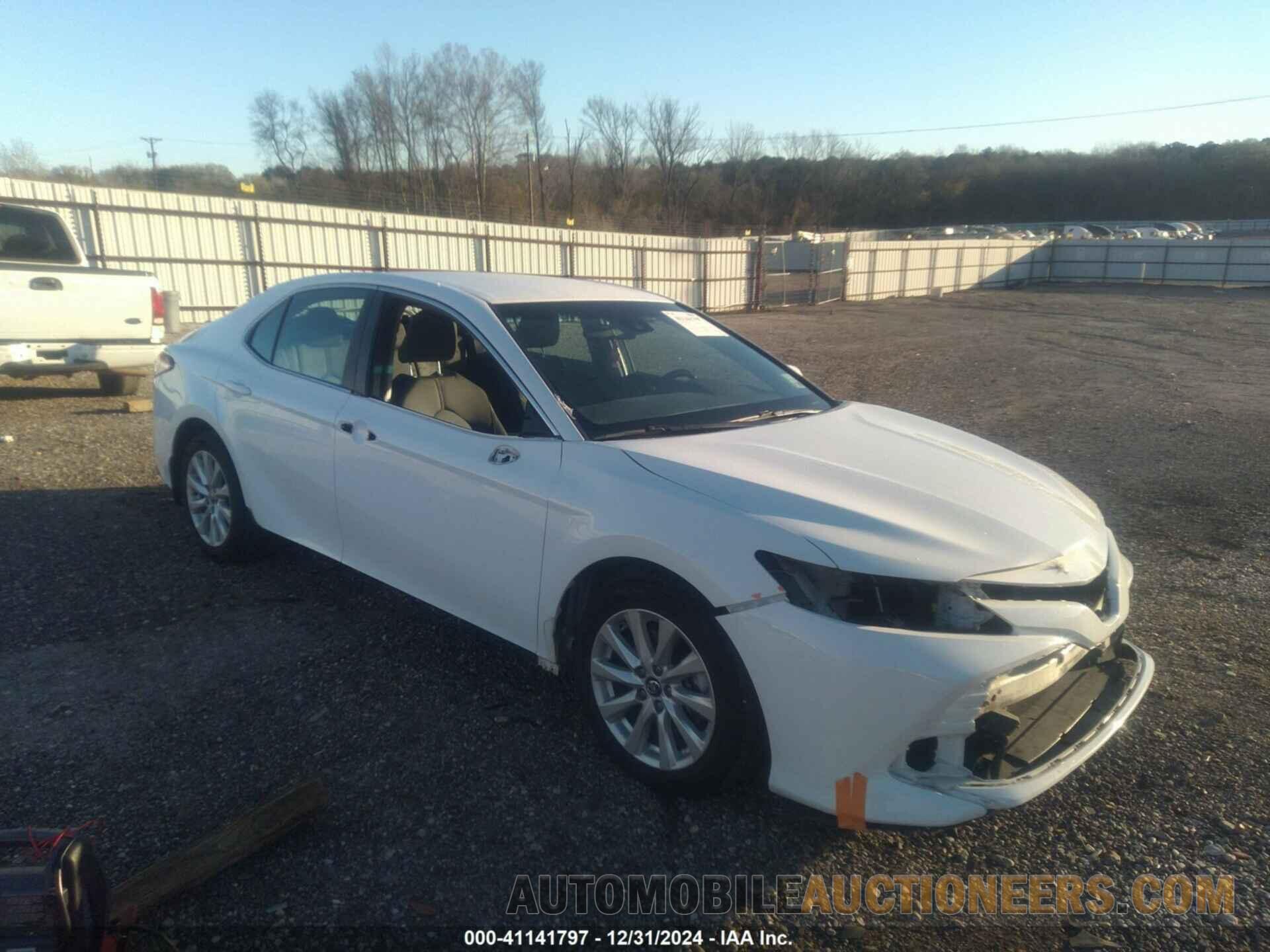 4T1B11HKXJU064053 TOYOTA CAMRY 2018