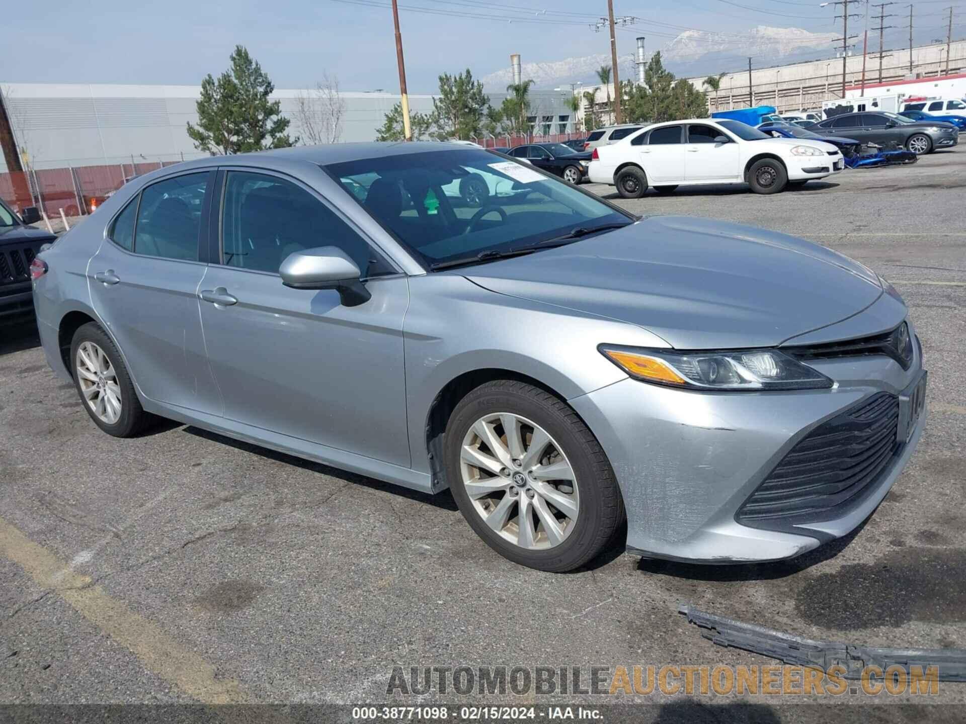 4T1B11HKXJU066725 TOYOTA CAMRY 2018