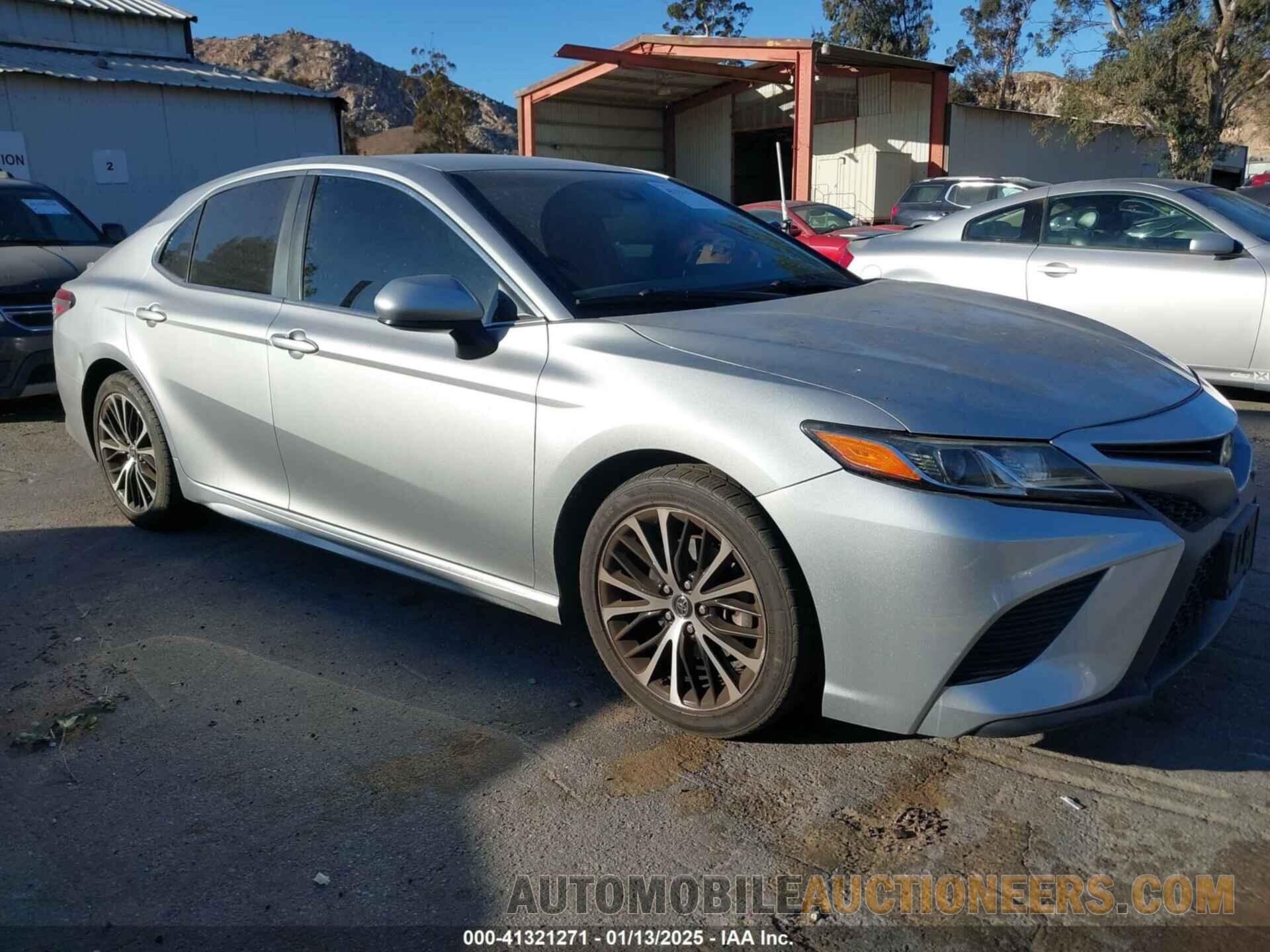 4T1B11HKXJU071083 TOYOTA CAMRY 2018