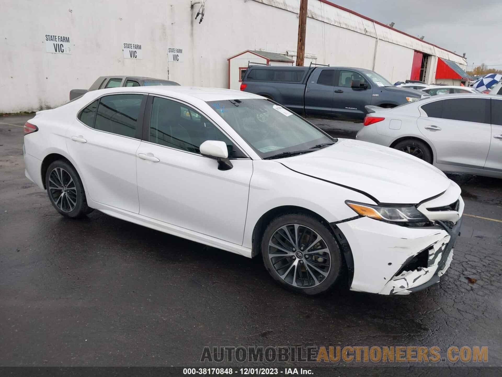 4T1B11HKXJU072198 TOYOTA CAMRY 2018