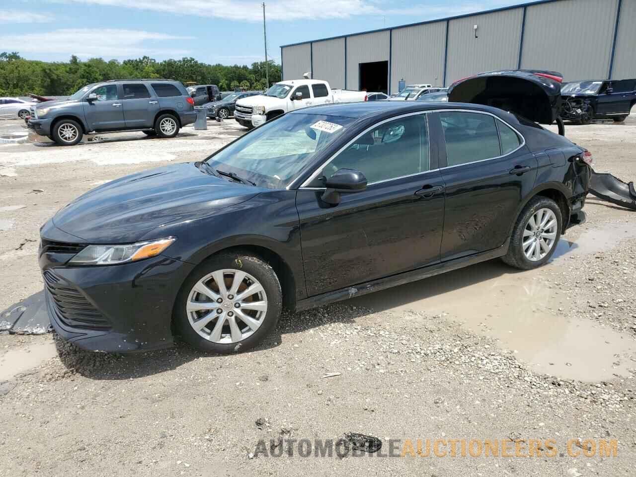 4T1B11HKXJU080687 TOYOTA CAMRY 2018