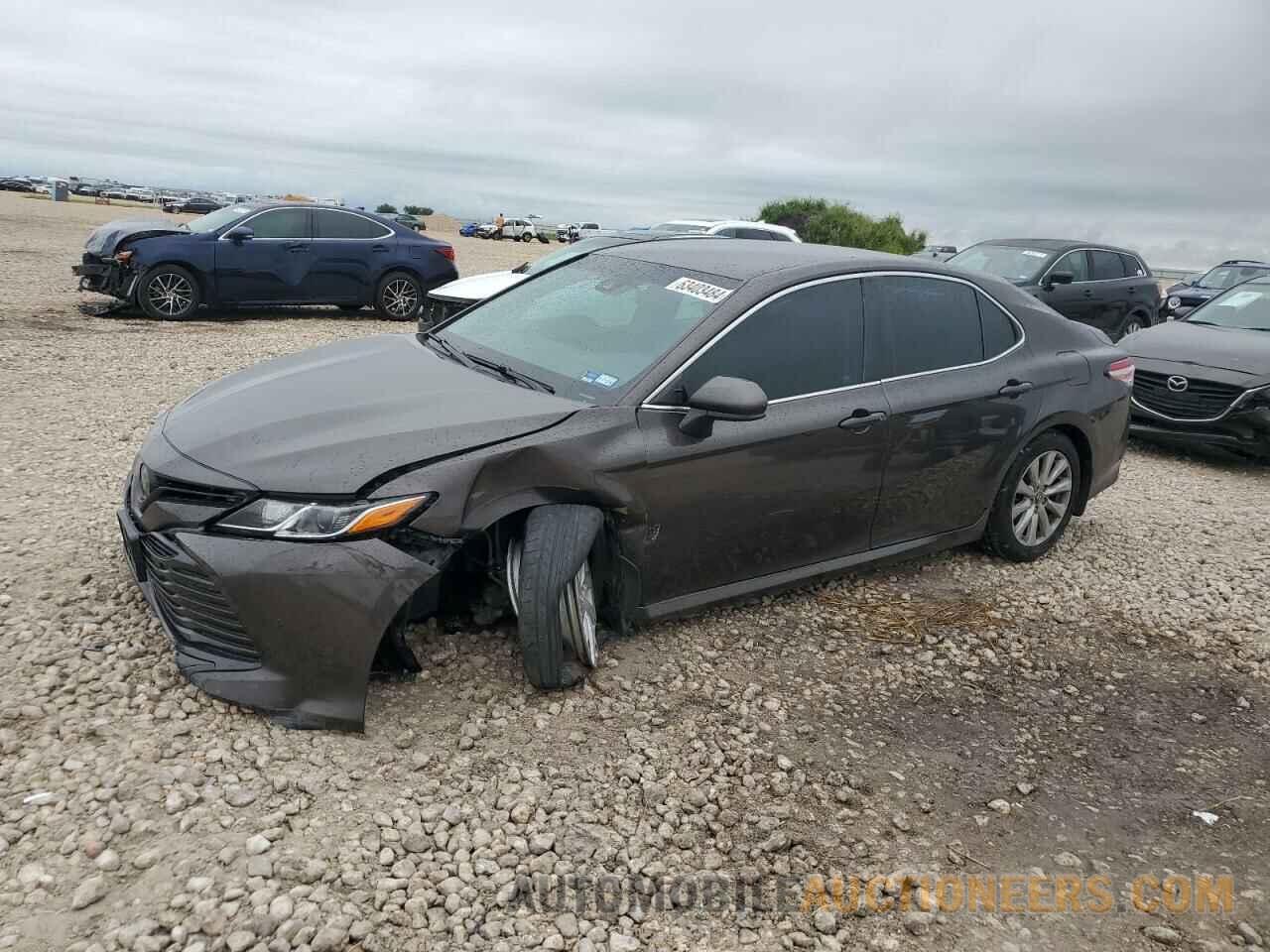 4T1B11HKXJU080706 TOYOTA CAMRY 2018