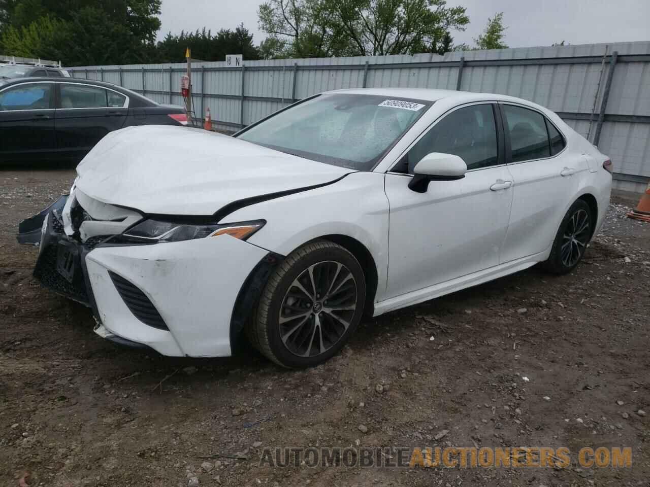 4T1B11HKXJU080821 TOYOTA CAMRY 2018