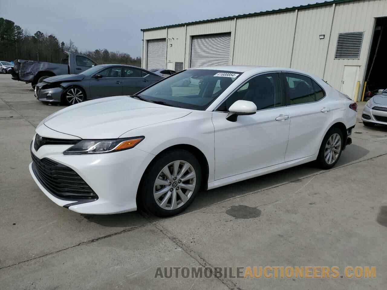 4T1B11HKXJU081838 TOYOTA CAMRY 2018