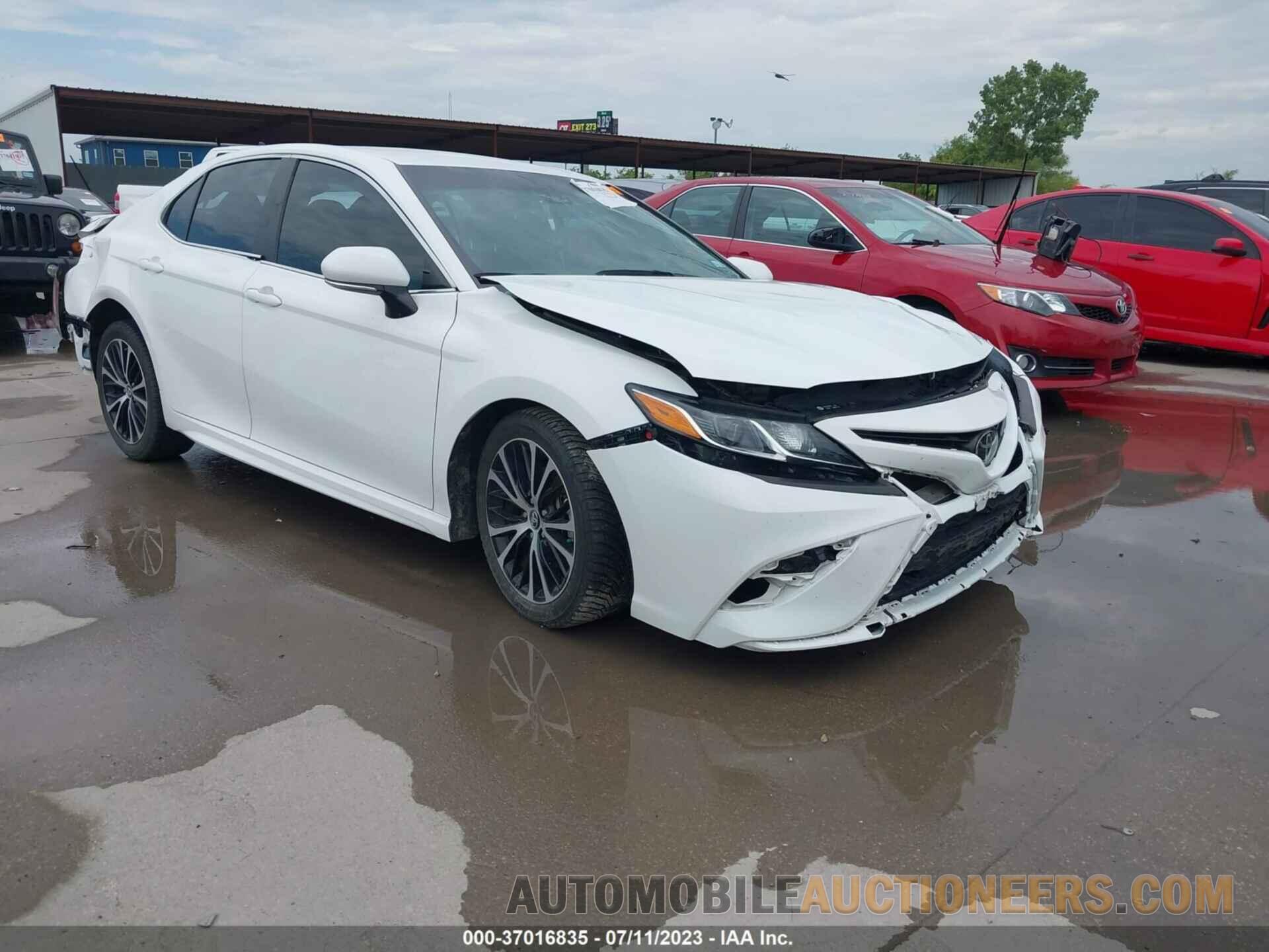 4T1B11HKXJU082844 TOYOTA CAMRY 2018