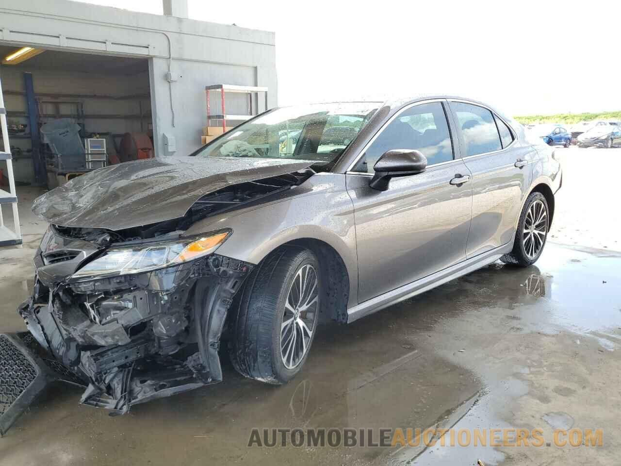 4T1B11HKXJU084318 TOYOTA CAMRY 2018