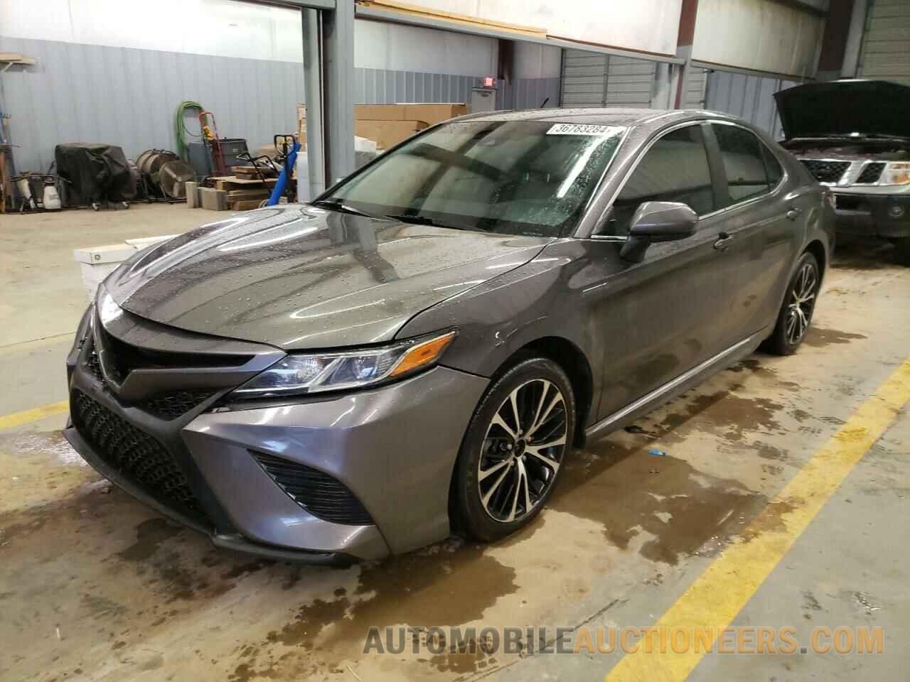 4T1B11HKXJU084478 TOYOTA CAMRY 2018