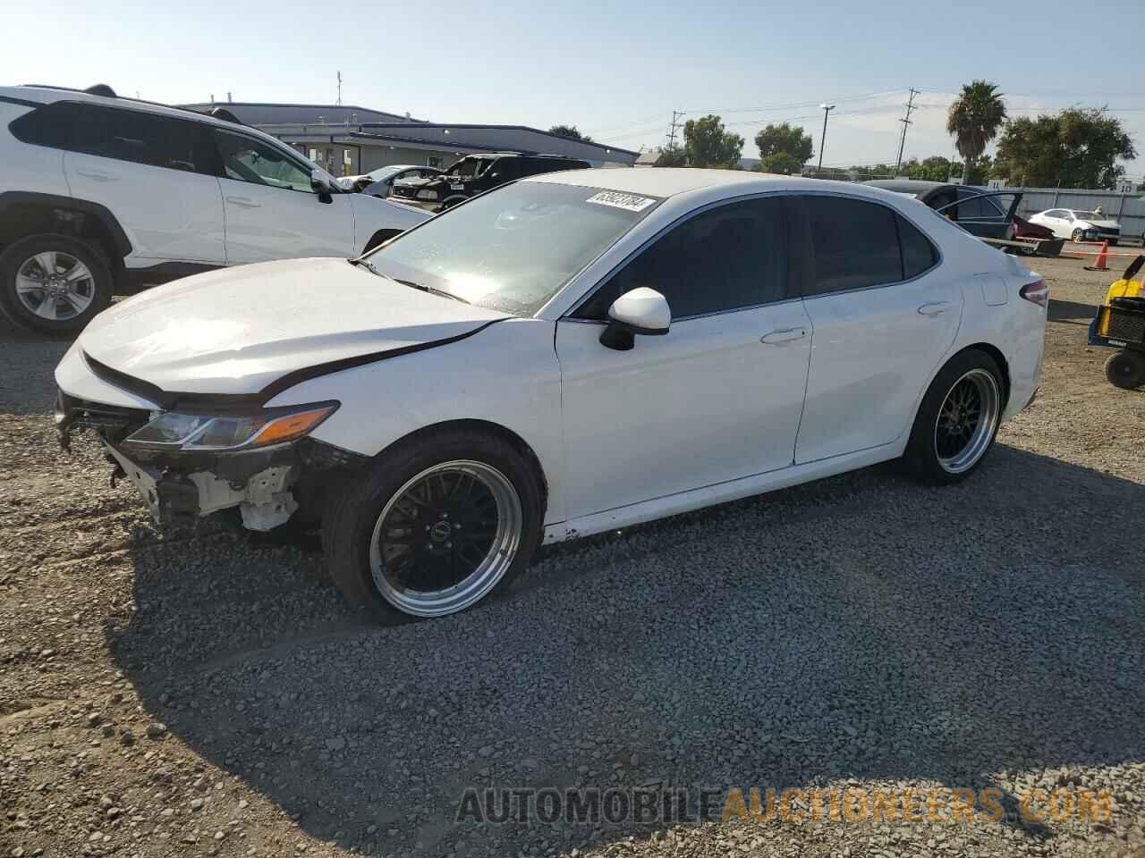 4T1B11HKXJU085680 TOYOTA CAMRY 2018