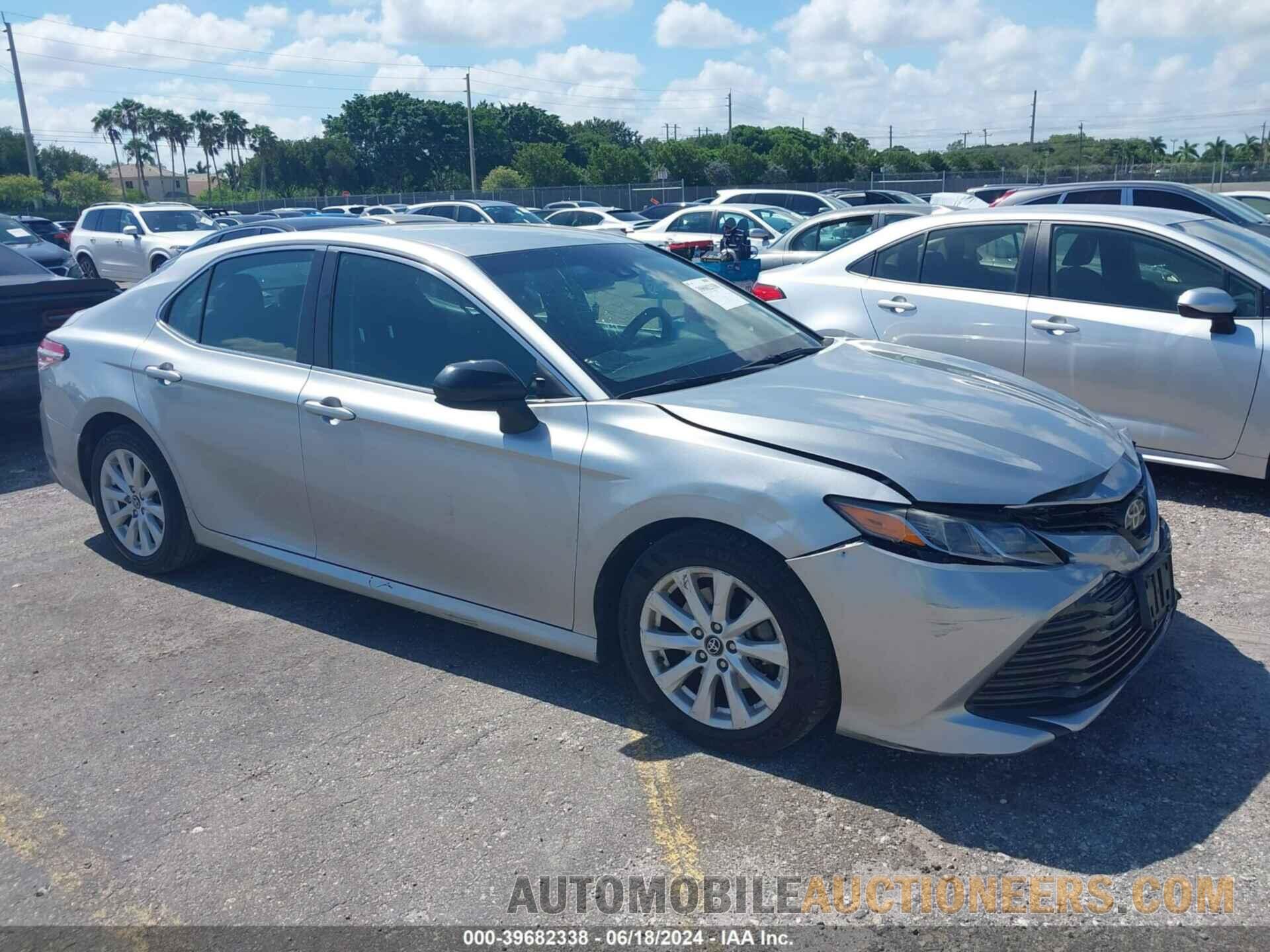 4T1B11HKXJU085775 TOYOTA CAMRY 2018