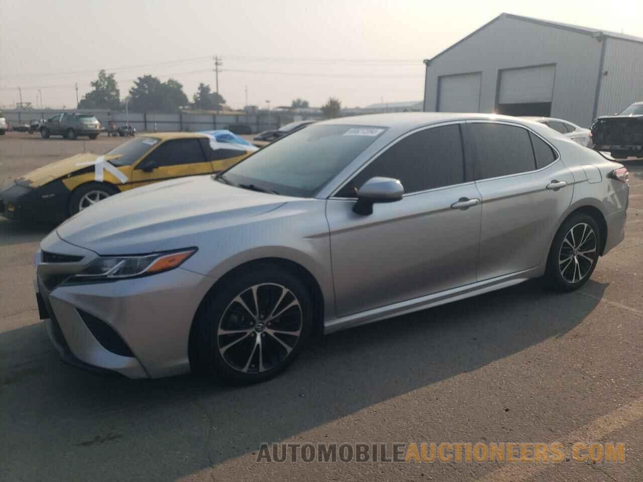 4T1B11HKXJU085856 TOYOTA CAMRY 2018