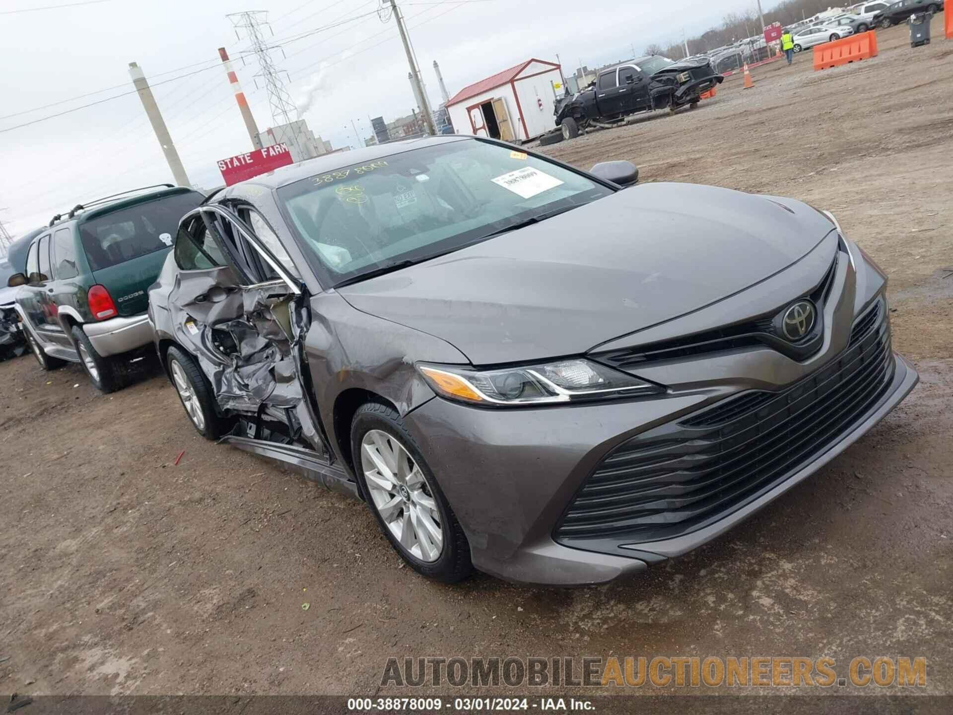 4T1B11HKXJU090118 TOYOTA CAMRY 2018