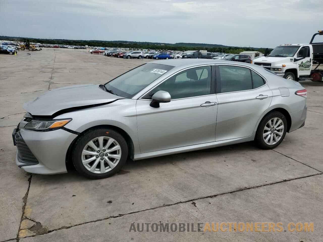 4T1B11HKXJU098140 TOYOTA CAMRY 2018