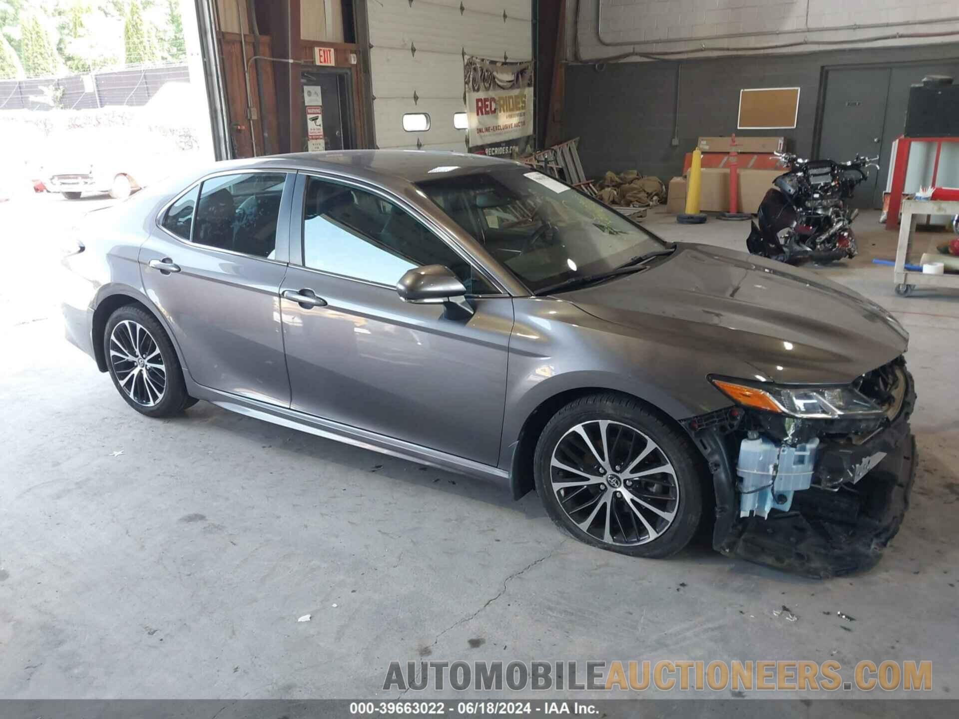 4T1B11HKXJU107208 TOYOTA CAMRY 2018