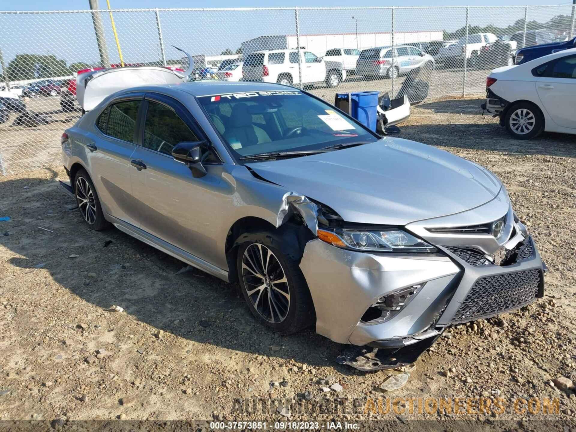 4T1B11HKXJU110819 TOYOTA CAMRY 2018