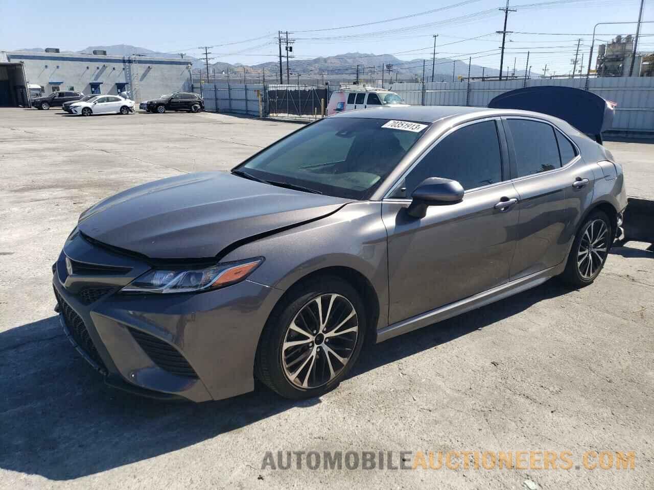 4T1B11HKXJU114272 TOYOTA CAMRY 2018