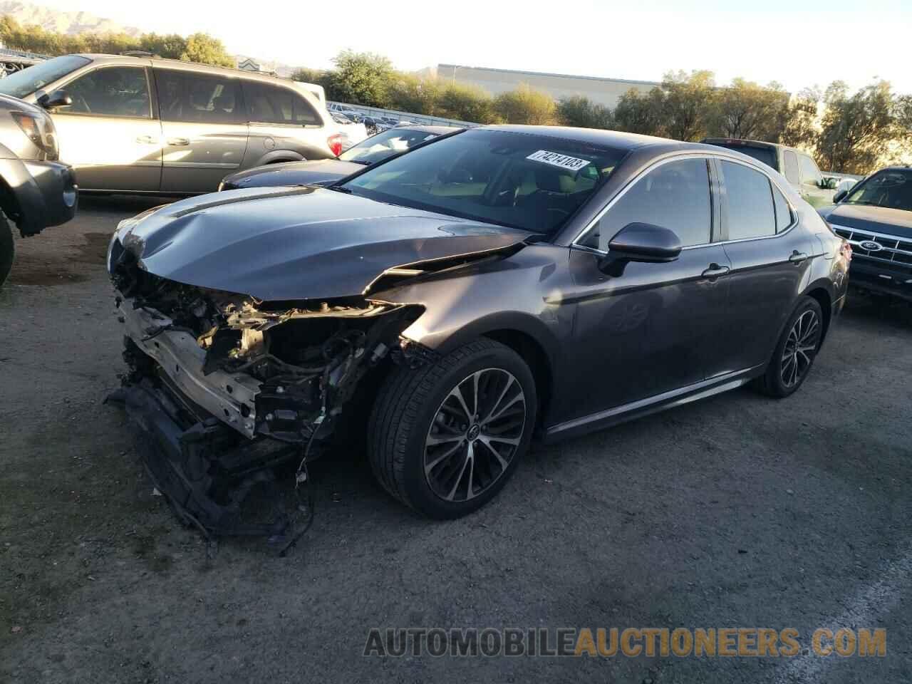 4T1B11HKXJU114806 TOYOTA CAMRY 2018