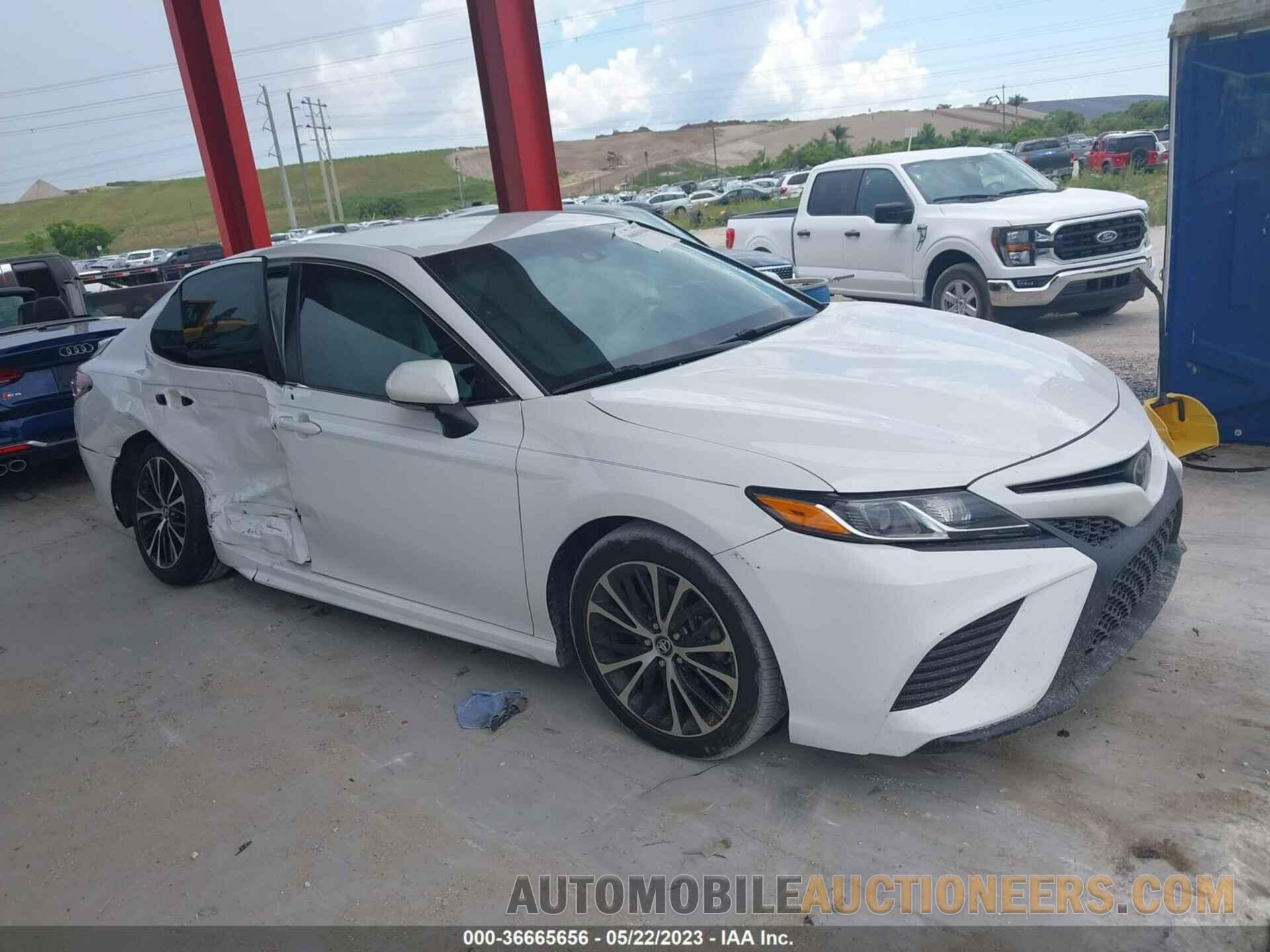 4T1B11HKXJU115647 TOYOTA CAMRY 2018