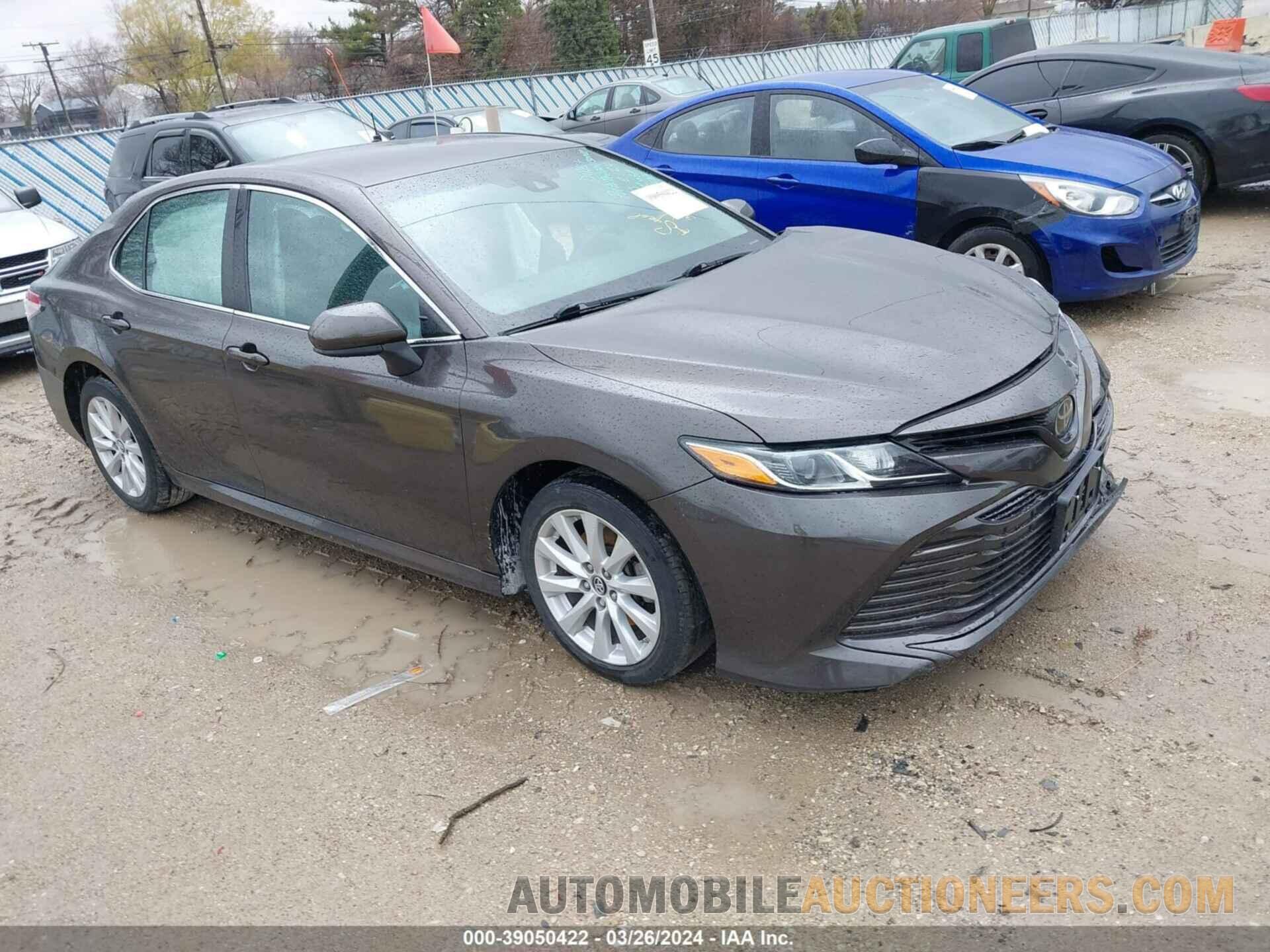 4T1B11HKXJU116720 TOYOTA CAMRY 2018