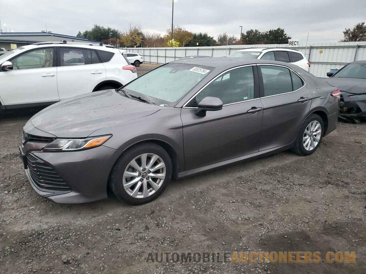 4T1B11HKXJU117236 TOYOTA CAMRY 2018