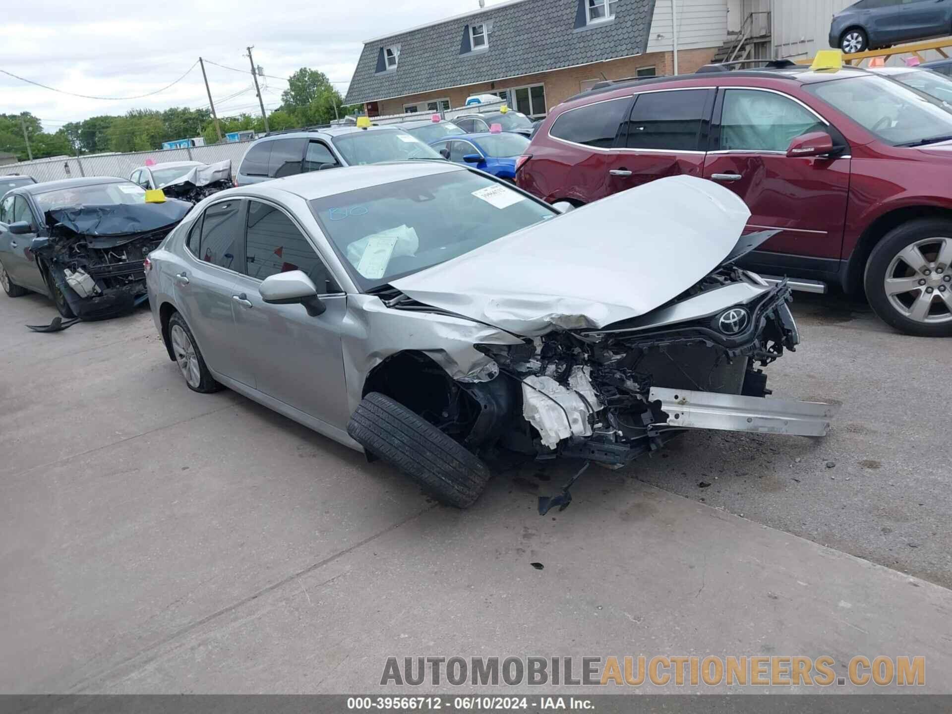 4T1B11HKXJU118824 TOYOTA CAMRY 2018