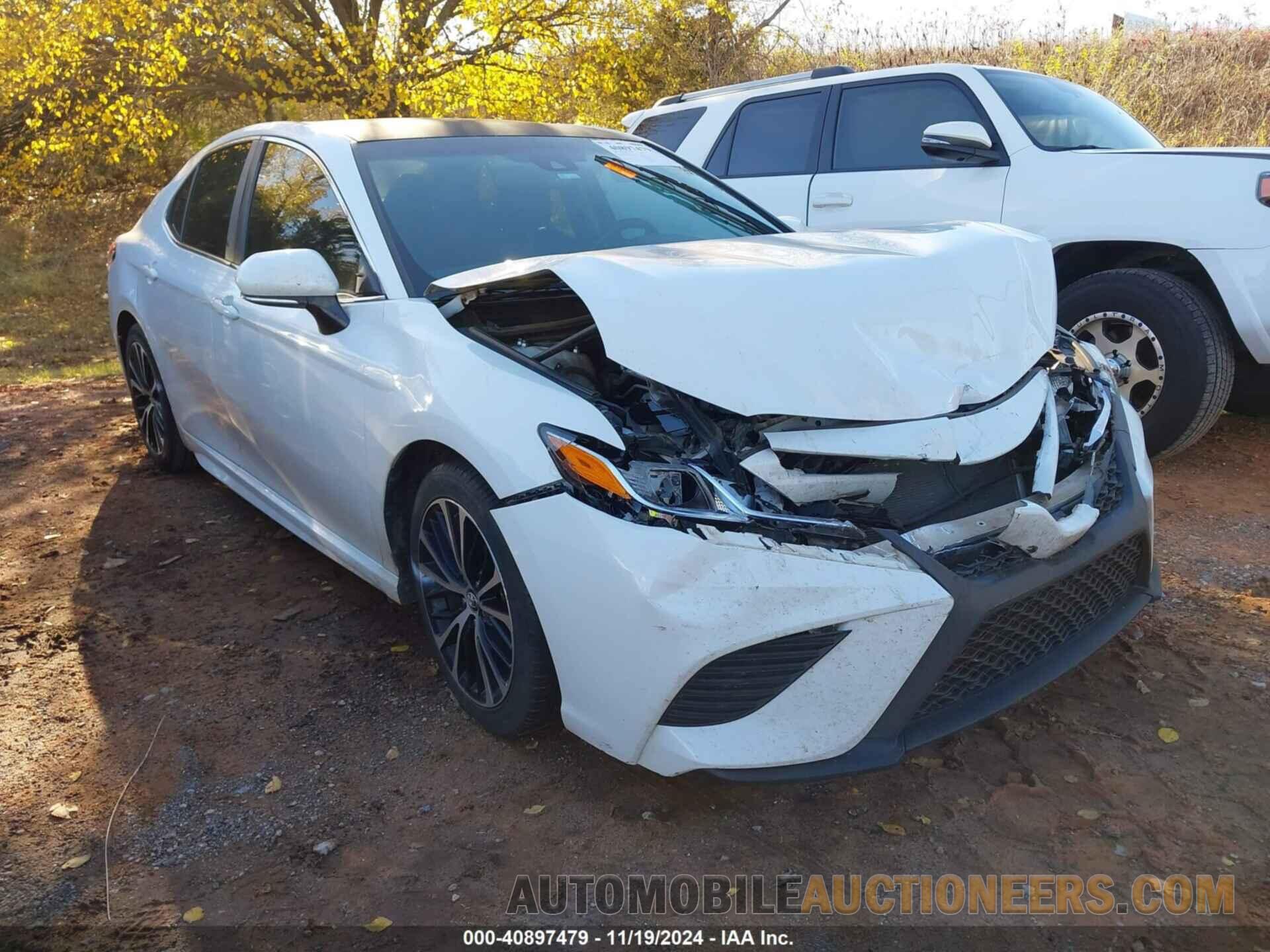 4T1B11HKXJU121139 TOYOTA CAMRY 2018