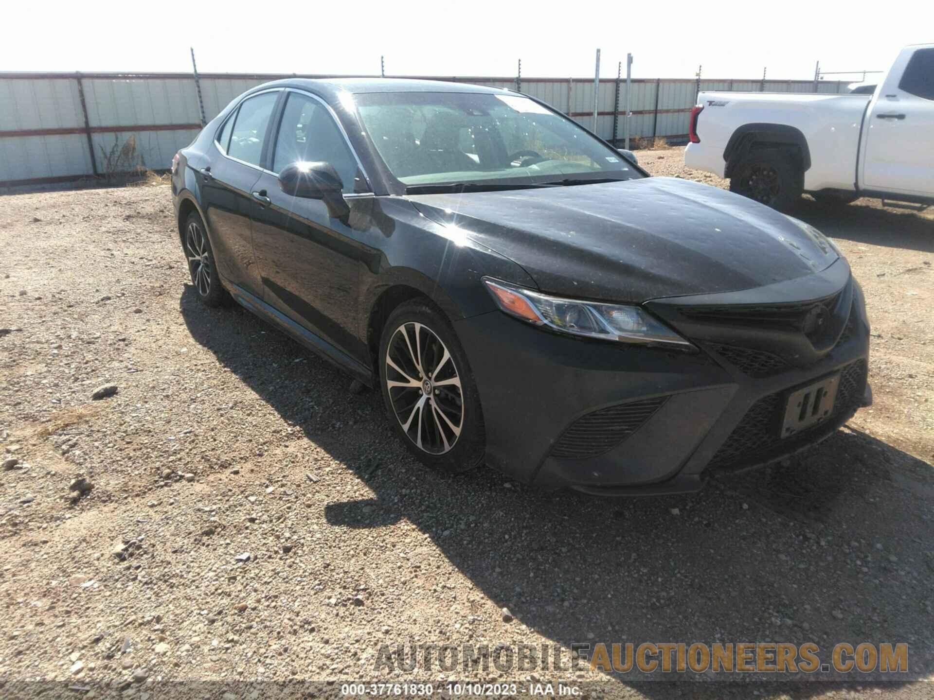 4T1B11HKXJU122727 TOYOTA CAMRY 2018