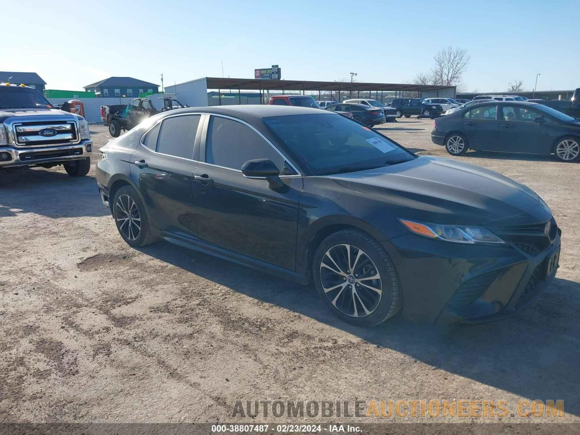 4T1B11HKXJU128267 TOYOTA CAMRY 2018