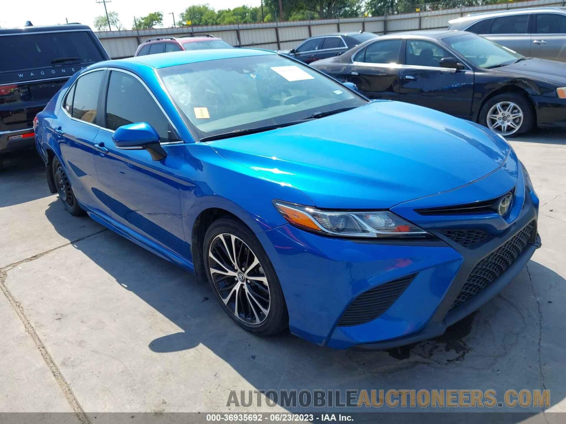 4T1B11HKXJU135851 TOYOTA CAMRY 2018