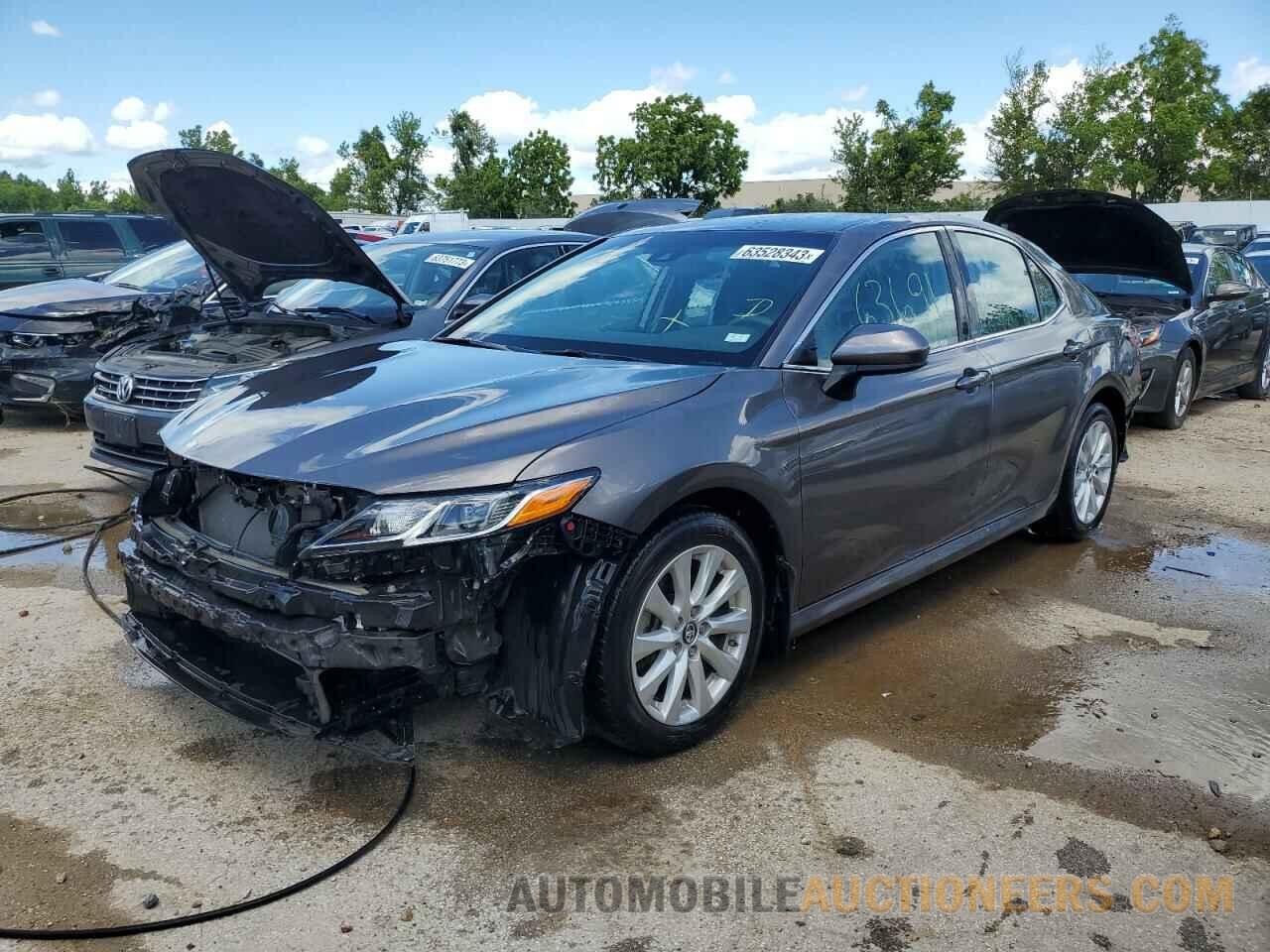 4T1B11HKXJU135977 TOYOTA CAMRY 2018