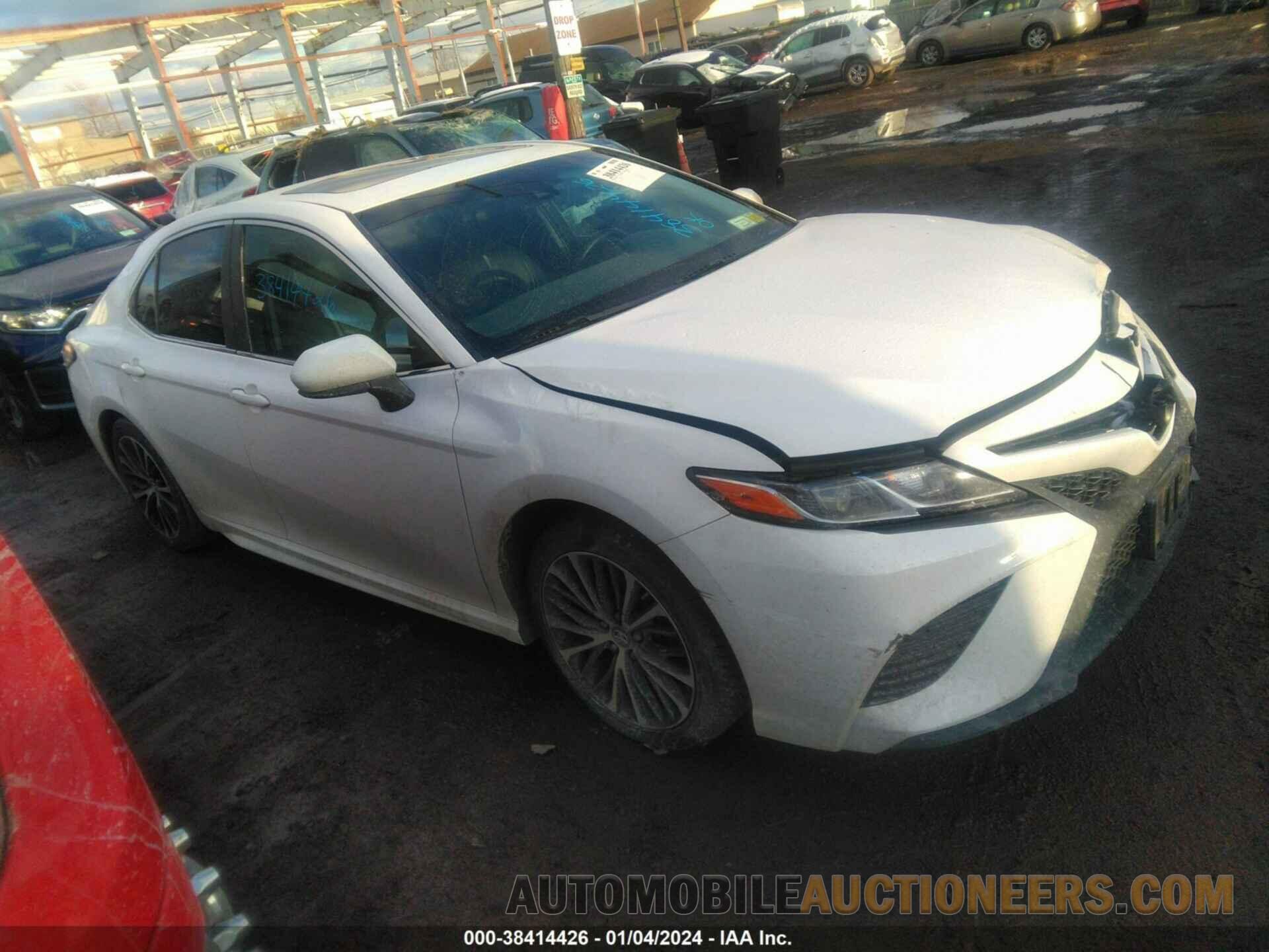 4T1B11HKXJU138376 TOYOTA CAMRY 2018