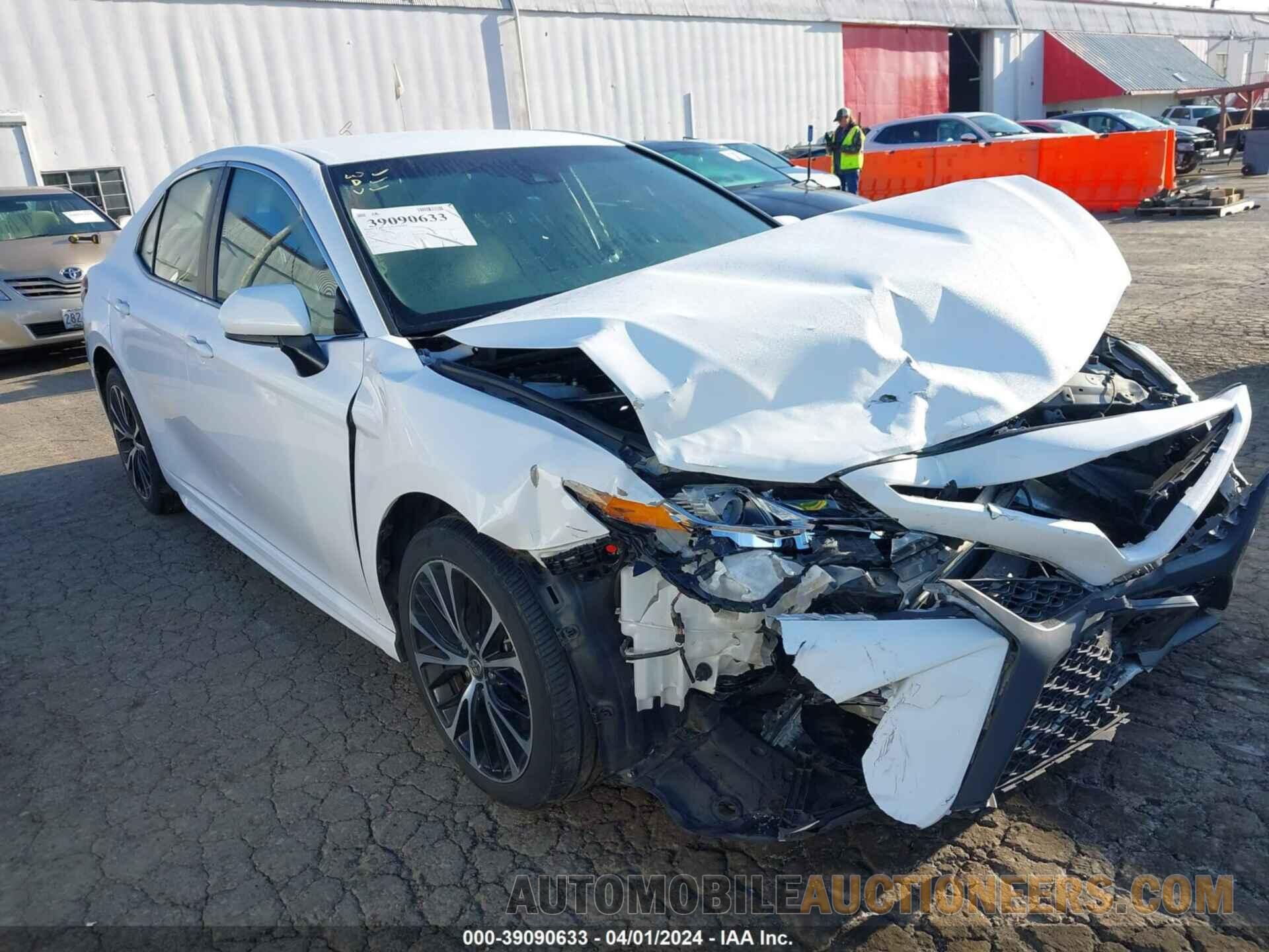 4T1B11HKXJU139771 TOYOTA CAMRY 2018