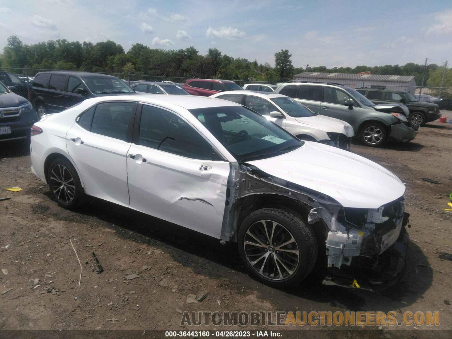 4T1B11HKXJU140421 TOYOTA CAMRY 2018