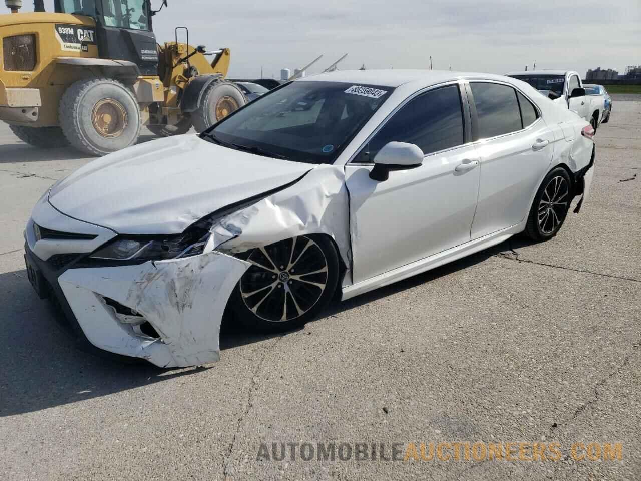 4T1B11HKXJU140869 TOYOTA CAMRY 2018