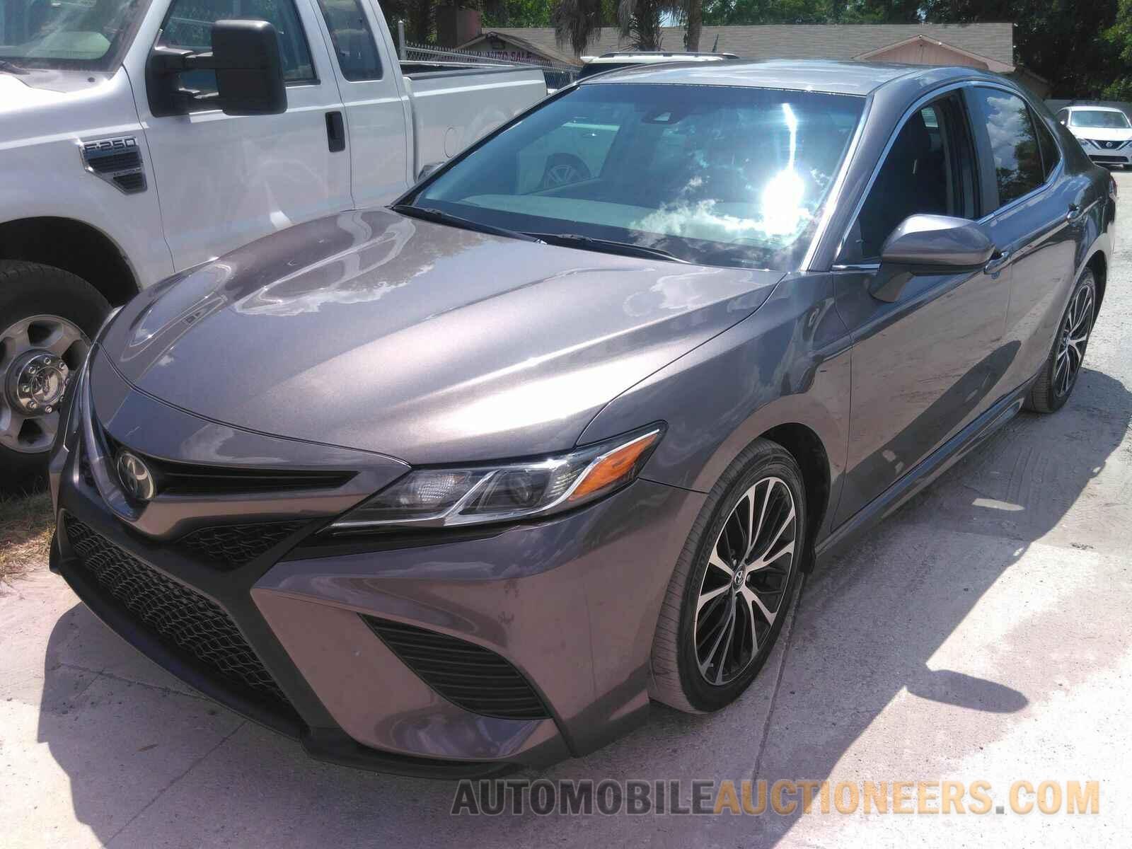 4T1B11HKXJU143884 Toyota Camry 2018