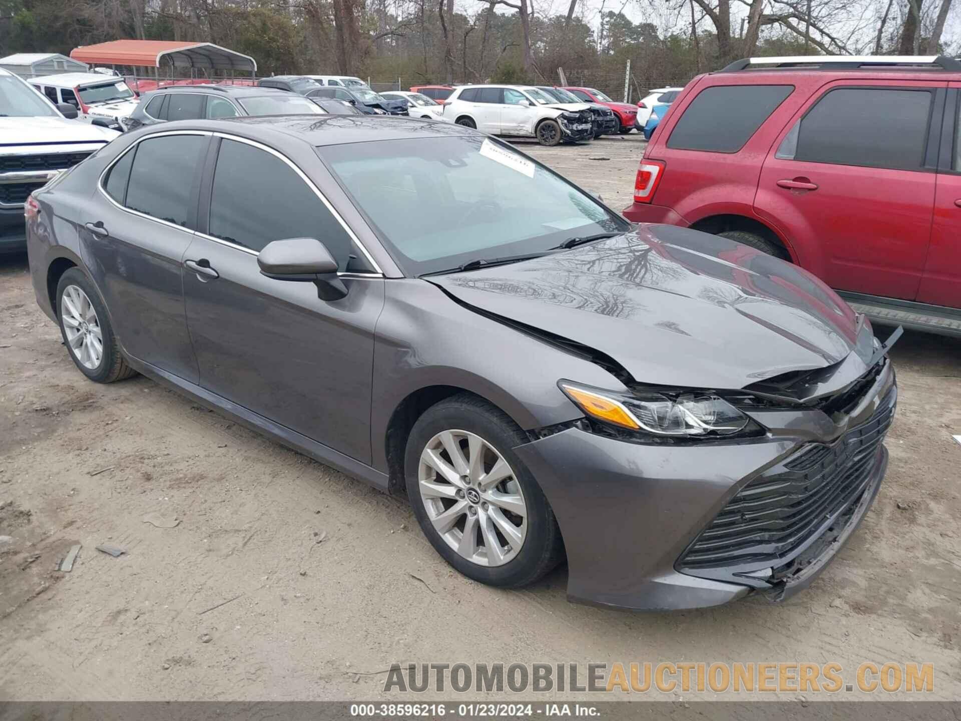 4T1B11HKXJU144260 TOYOTA CAMRY 2018