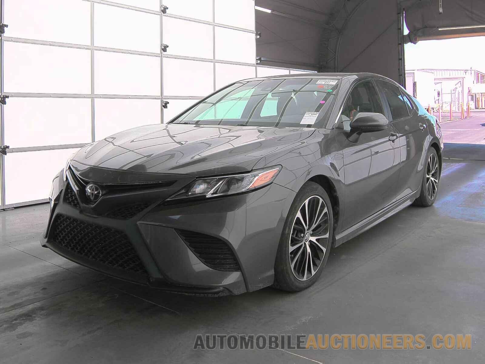 4T1B11HKXJU144517 Toyota Camry 2018