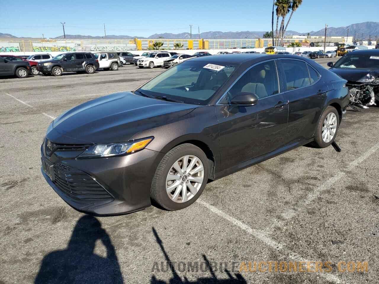 4T1B11HKXJU147305 TOYOTA CAMRY 2018