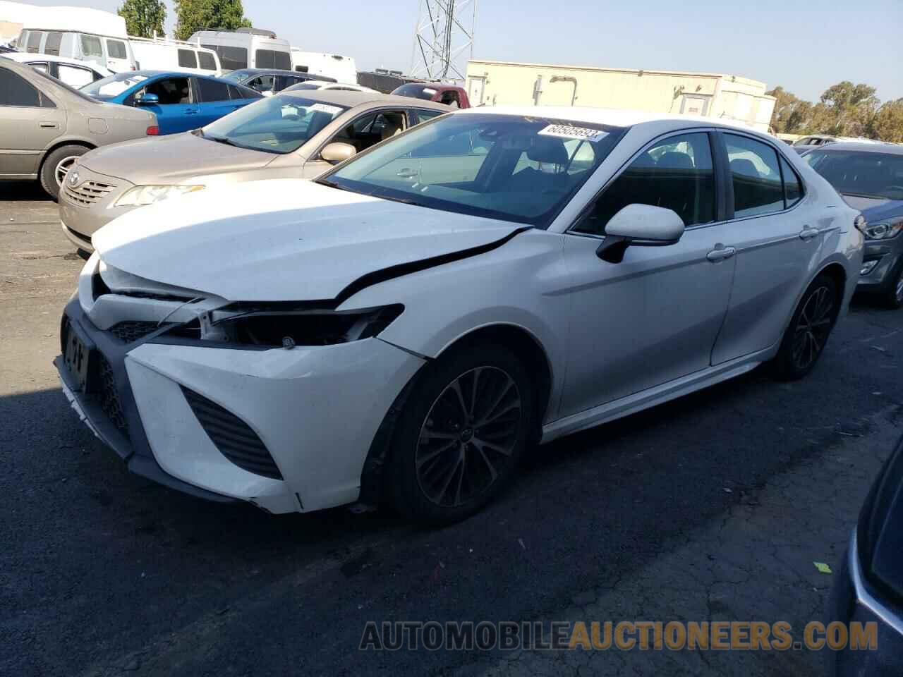 4T1B11HKXJU149149 TOYOTA CAMRY 2018