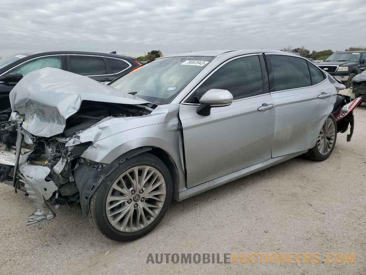 4T1B11HKXJU502327 TOYOTA CAMRY 2018