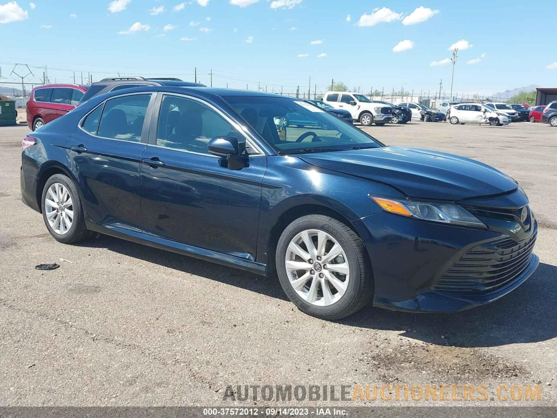 4T1B11HKXJU513330 TOYOTA CAMRY 2018