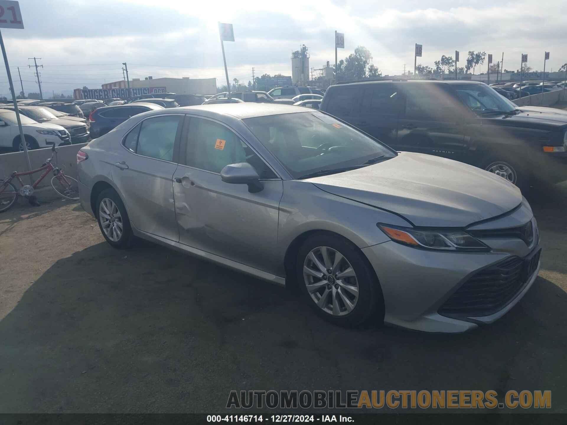 4T1B11HKXJU513960 TOYOTA CAMRY 2018