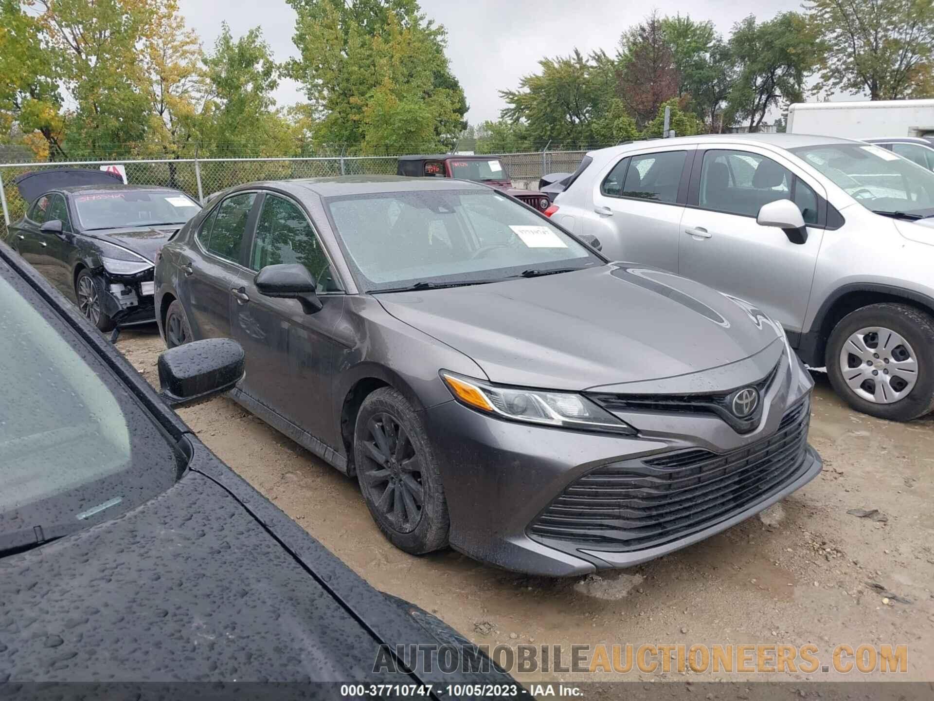 4T1B11HKXJU517037 TOYOTA CAMRY 2018