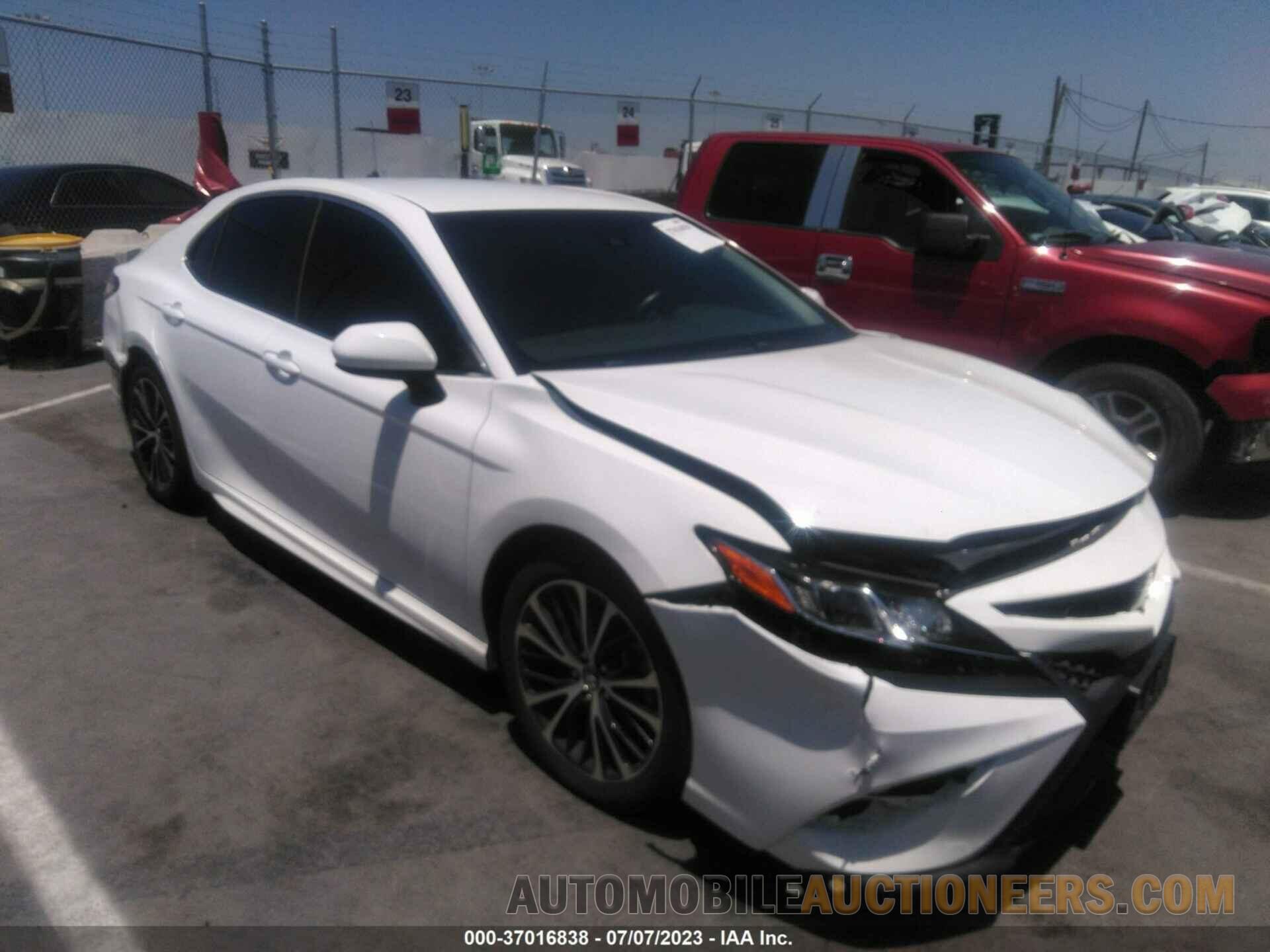 4T1B11HKXJU518043 TOYOTA CAMRY 2018