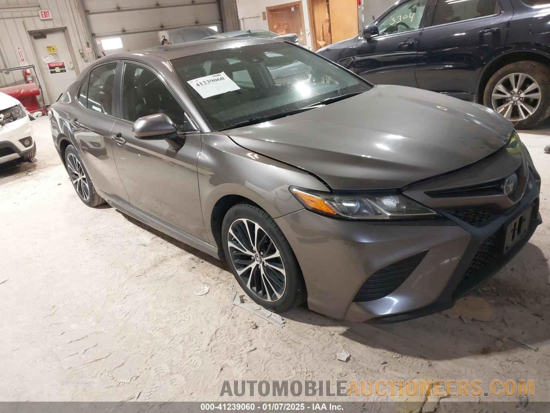 4T1B11HKXJU521279 TOYOTA CAMRY 2018