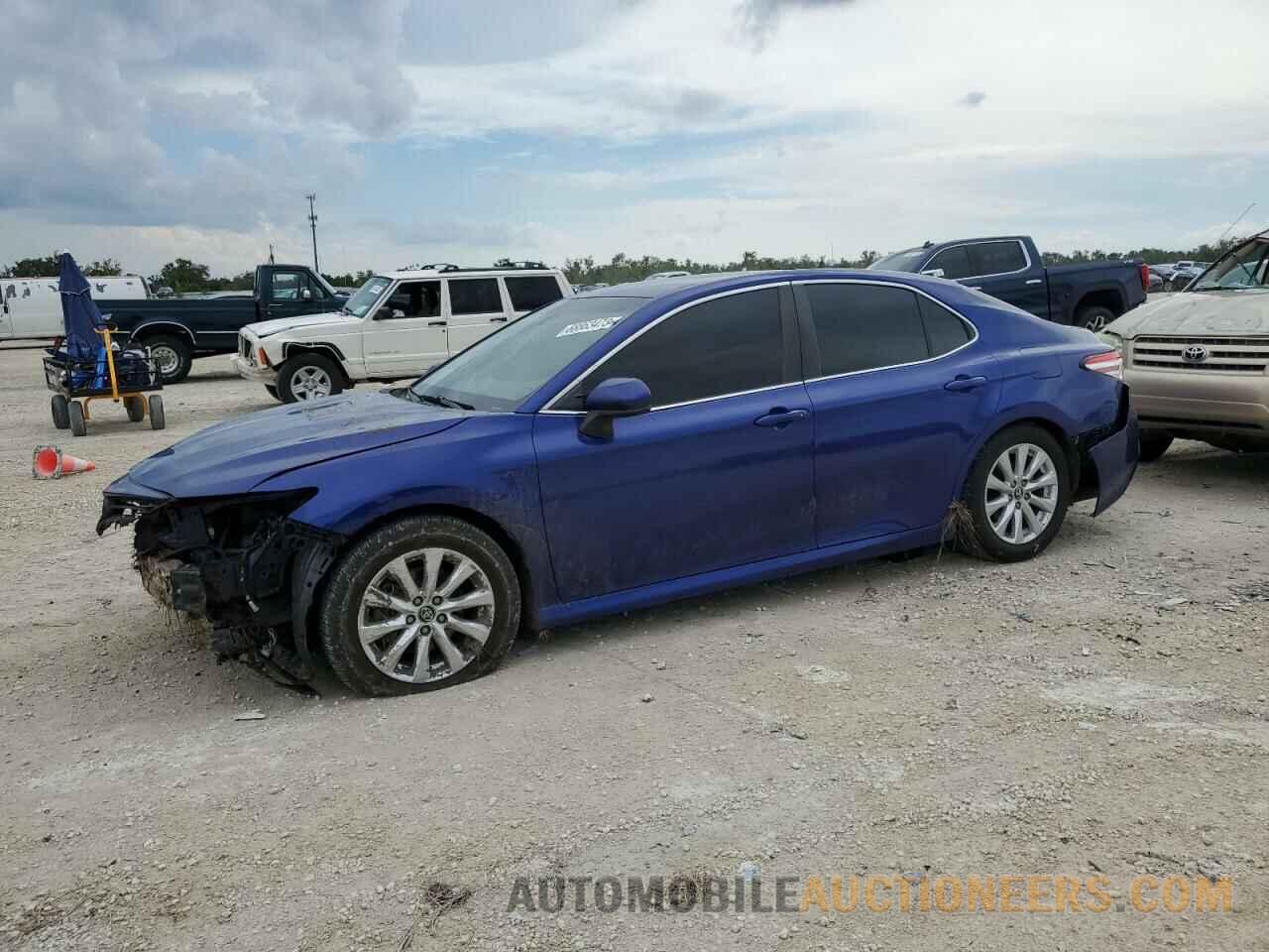 4T1B11HKXJU525235 TOYOTA CAMRY 2018