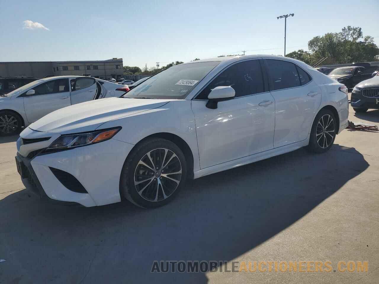 4T1B11HKXJU531875 TOYOTA CAMRY 2018